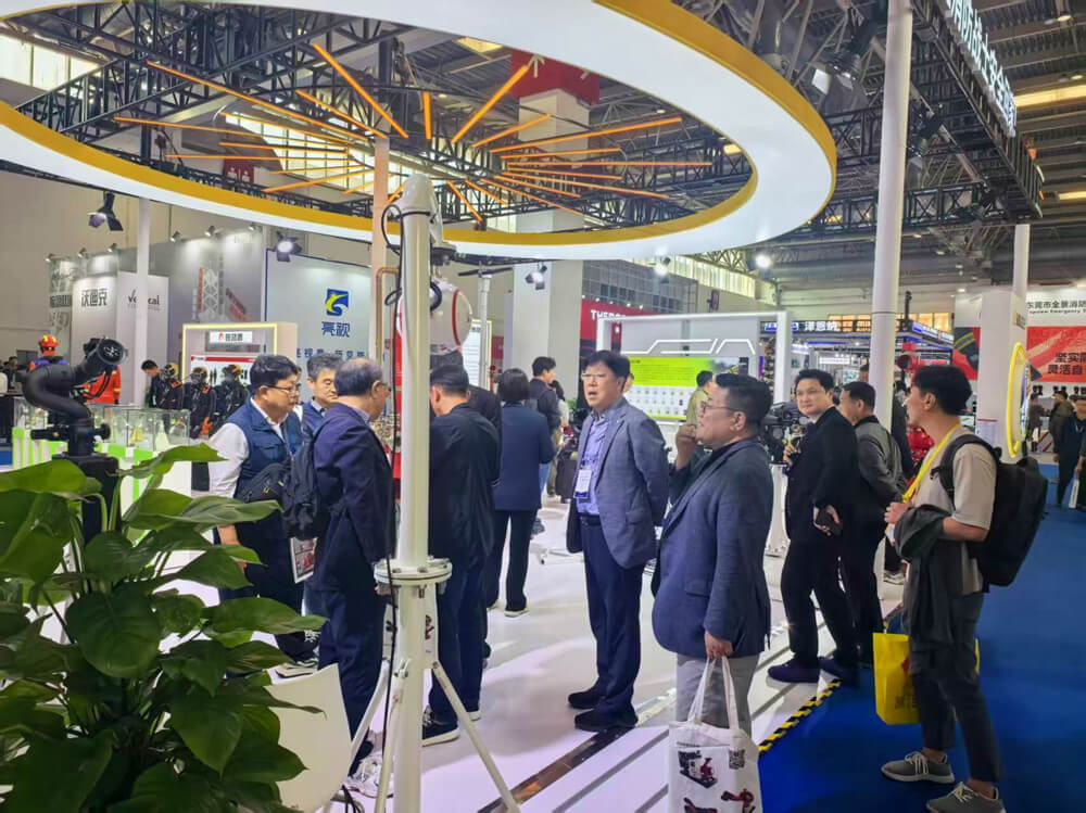 Успешен заклучок на кинескиот пожар 2025 година