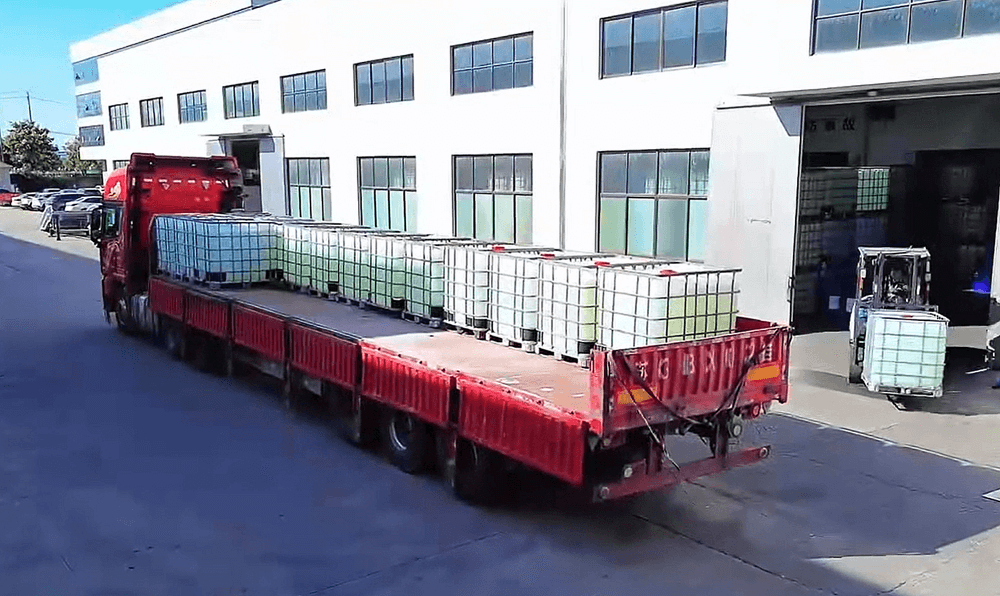 Клиентот прво: Приспособениот концентрат од пена е натоварен и подготвен за испорака до локацијата на клиентите